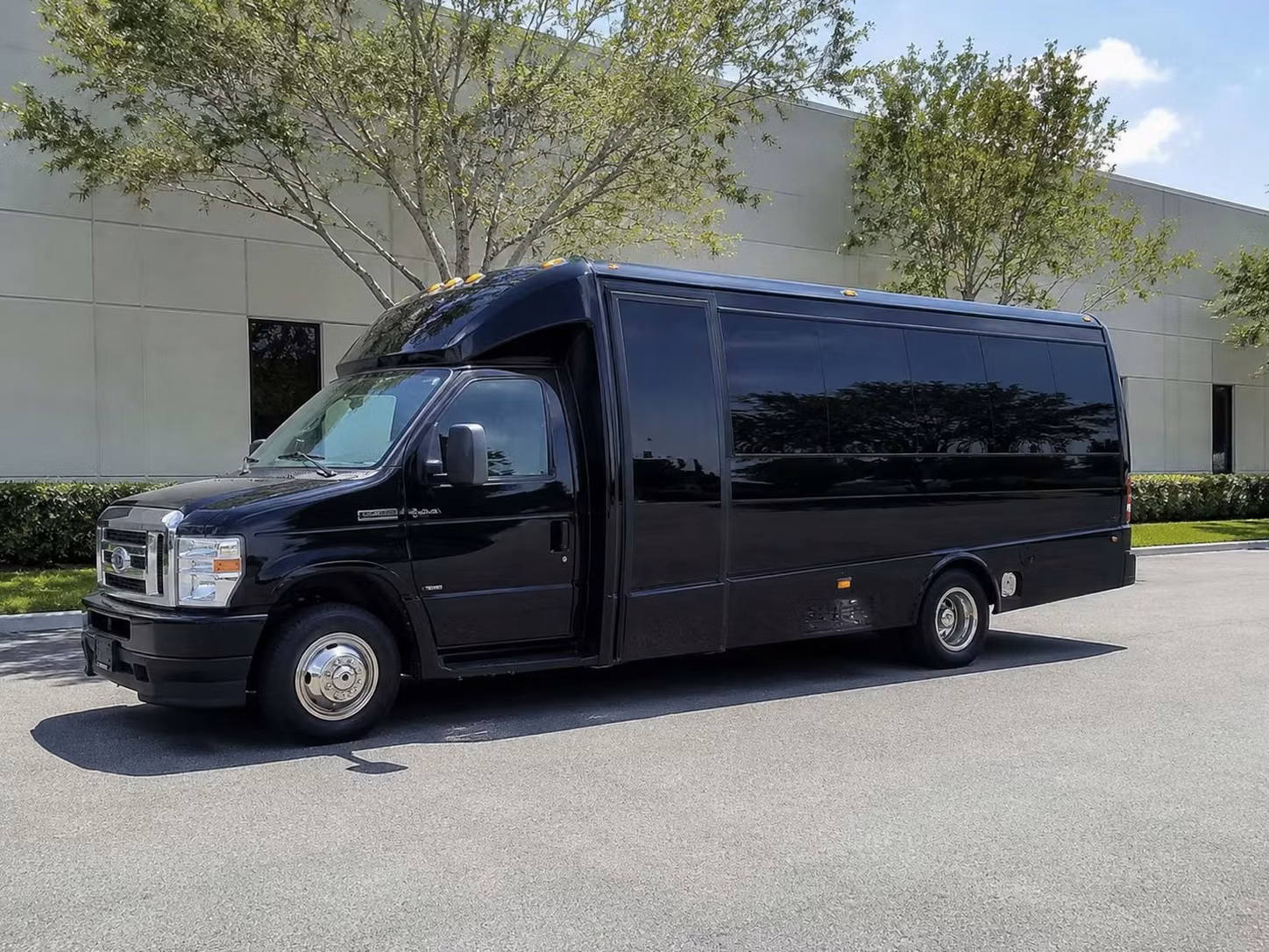 minibus rentals for south fulton community college and campus visit groups